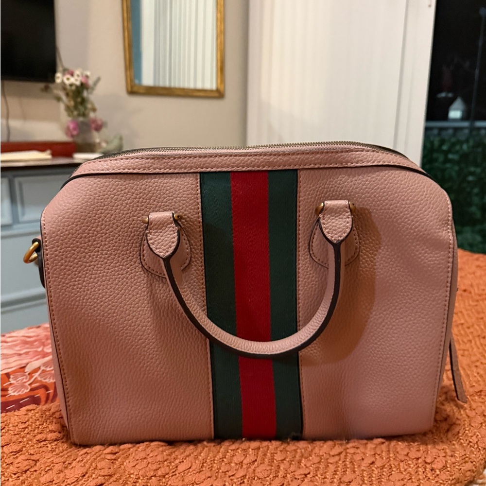 Brand new Gucci Pink purse! Super spacious & open for negotiations